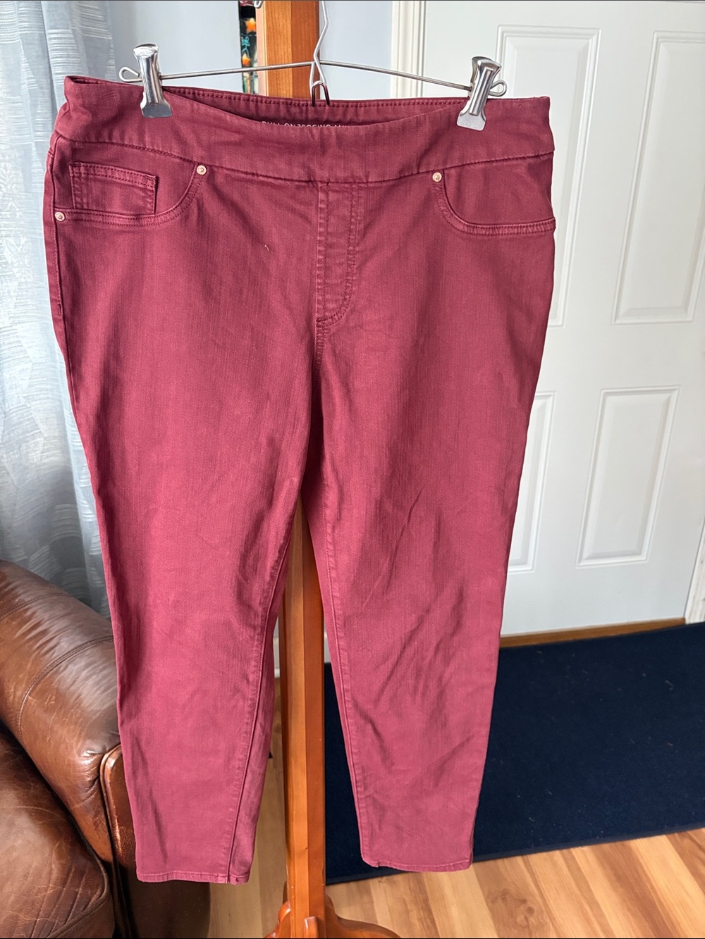Chico's Burgundy Pull-On Ankle Jeggings